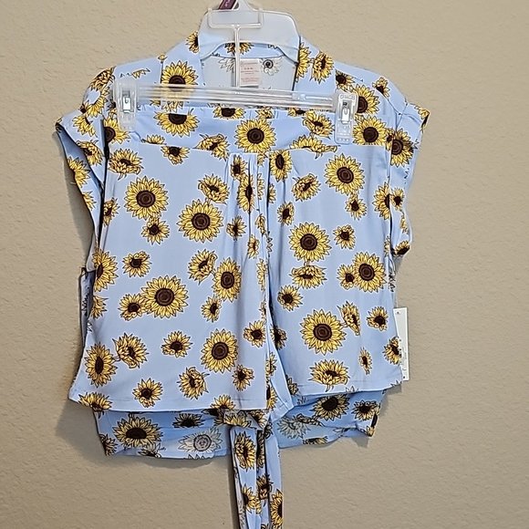 So good I had to share! Check out all the items I'm loving on <a href="/Poshmarkapp/">Poshmark</a> #poshmark #fashion #style #shopmycloset #bananarepublic #noboundaries: posh.mk/a1nnRL7AxBb