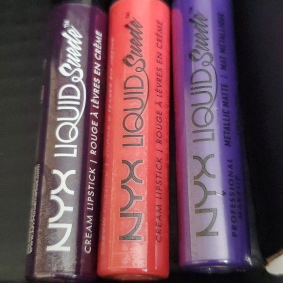 Lyshell5's tweet photo. So good I had to share! Check out all the items I'm loving on @Poshmarkapp from @stungunjeni @TaylorSP3 #poshmark #fashion #style #shopmycloset #nyx #christopherbanks: https://t.co/8aZlfx5vqs https://t.co/dU55iQ43T1
