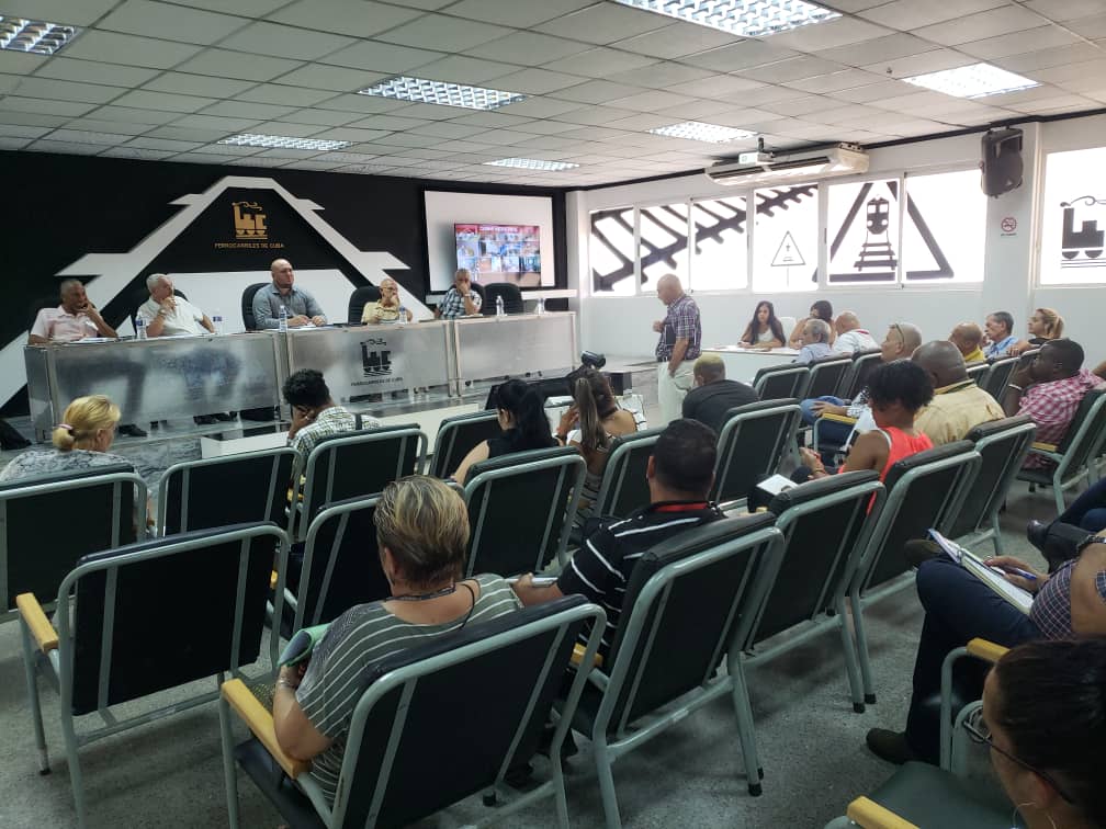 ferrocarrilcuba's tweet photo. Se desarrollo en @ferrocarrilcuba el Consejo de Dirección donde se  analizó el informe valorarivo sobre las indisciplinas, ilegalidades,  delitos y hechos de corrupción, con la participación de la @controloria General de #Cuba 
 #SNTTP. https://t.co/4TDT23D13A