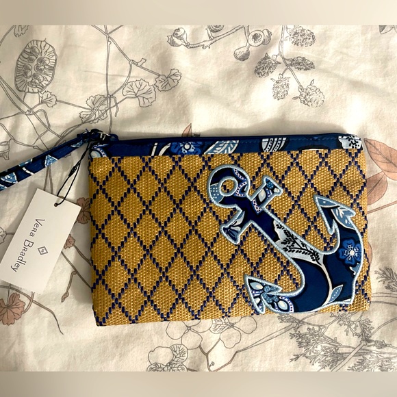 ShinyOldHide's tweet photo. So good I had to share! Check out all the items I'm loving on @Poshmarkapp #poshmark #fashion #style #shopmycloset #verabradley #brooks #levis: https://t.co/ef9eN9zwHP https://t.co/Ii9dBMjxvN