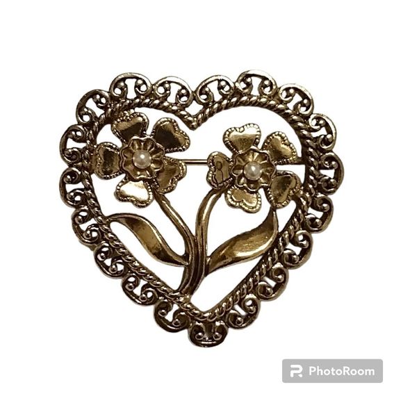 So good I had to share! Check out all the items I'm loving on <a href="/Poshmarkapp/">Poshmark</a> from <a href="/Zboyy_Benji/">BlondeBoyySupreme (TTMC)</a> <a href="/Daysibels/">April Carter</a> #poshmark #fashion #style #shopmycloset #avon: posh.mk/wPzt1a3AxBb