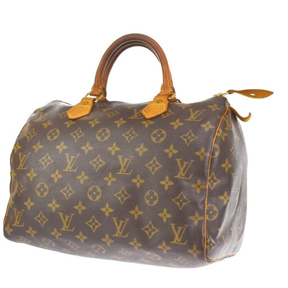 closetofclasse's tweet photo. So good I had to share! Check out all the items I'm loving on @Poshmarkapp #poshmark #fashion #style #shopmycloset #thesak #louisvuitton #sherpani: https://t.co/WSbnTZ9Jru https://t.co/M0bSevkKd4