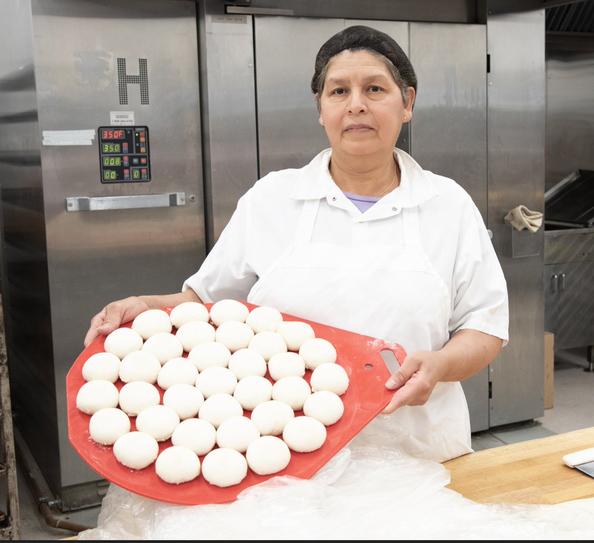 Meet Laisa Vasquez, the talented baker at Trader Ridge Co-op Bakery in Grande Prairie, Alberta! 🥐 🍩 With over 20 years of experience, she has been creating mouthwatering buns, bread, donuts, and other delicious baked goods. @NewHorizonCo_op