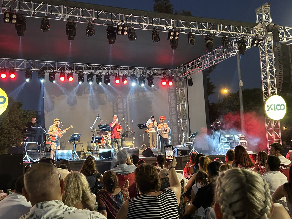 Sevdadandır… <a href="/NejlaMocan/">Nejla Eroğlu Mocan</a> <a href="/husnuarkan/">Hüsnü Arkan</a>