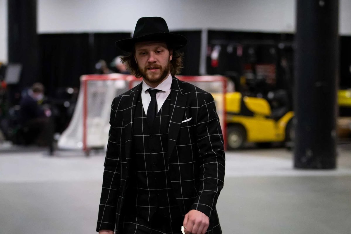 BarDown's tweet photo. 1 ticket for                            1 ticket for
Oppenheimer                      Barbie
please                                    please https://t.co/mnCJYczuuF