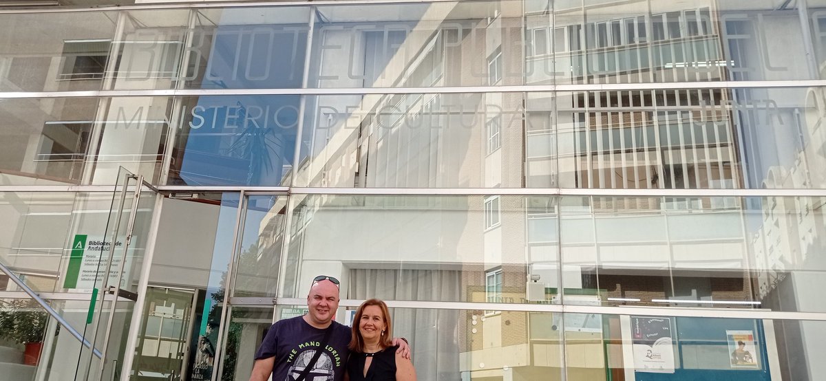 JoseLitro8's tweet photo. Pues aprovechando un viaje relámpago para hacer #BiblioTurismo y conocer la Biblioteca Regional de Andalucía y Provincial de Granada de la mano de @msmacarro 
800 kilómetros en 🚗 y otros 20 🚶en dos dias que han merecido la pena https://t.co/c9ISfK8dW9