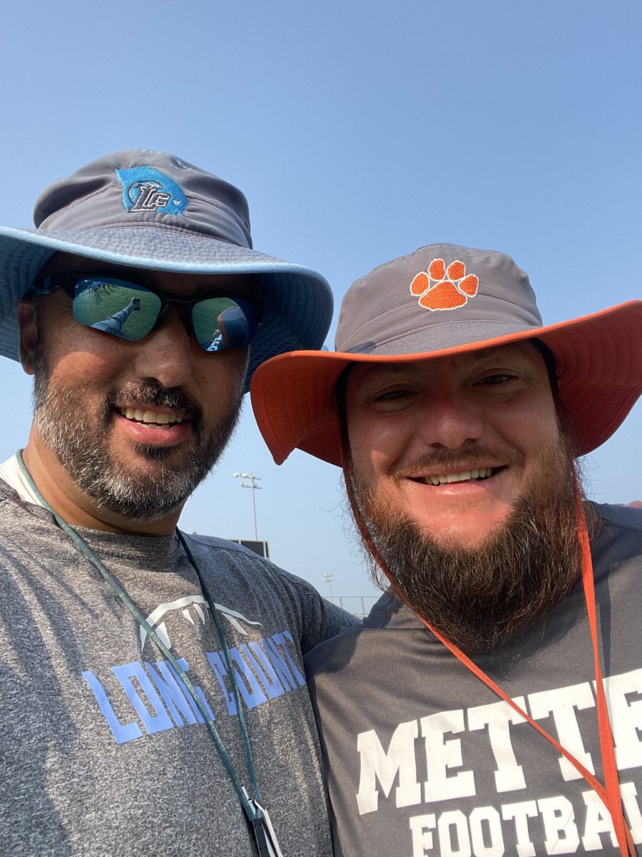 Coach_Pfiester's tweet photo. #LongCounT had a great day in Darien!  Appreciate @CoachBradleyWa1 putting on the OTA with a BUNCH of really good football programs.   Loved seeing my guy @CoachMac_MHS today!!  #TideFAST🌊 #Team26 #Play12 https://t.co/G9RMHBZGIR