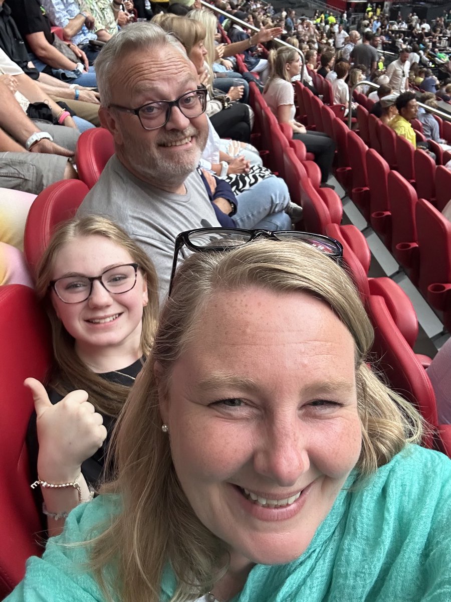 LynnOStoke's tweet photo. We made it!! 💛⁦@adestoke⁩ #ColdplayAmsterdam, another bucketlist moment, thank you ⁦@rob_wynn_TdF⁩ ✅💚 https://t.co/7zjymCP9Q3