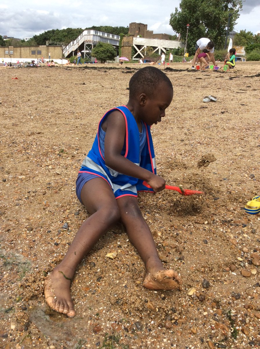 A happy day at Chalkwell Beach. Thank you to all parents who came to help.