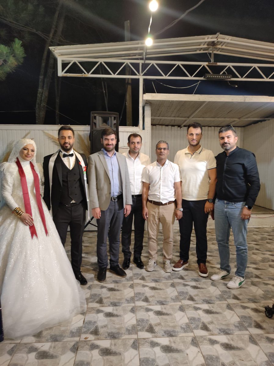 Genç Memur-Sen Yalova İl Başkanı, değerli kardeşim <a href="/BirtaneEsat/">Esat Birtane</a>’nın düğün merasimine Gnl.Bşknımız Sn. <a href="/mstemrebalci/">Mesut Emre Balcı</a> ile birlikte katıldık. 

Kıymetli kardeşime ve hanımefendiye bir ömür boyu mutluluklar dilerim. 

Rabbim ömürlerini bereketli kalsın. 🤲