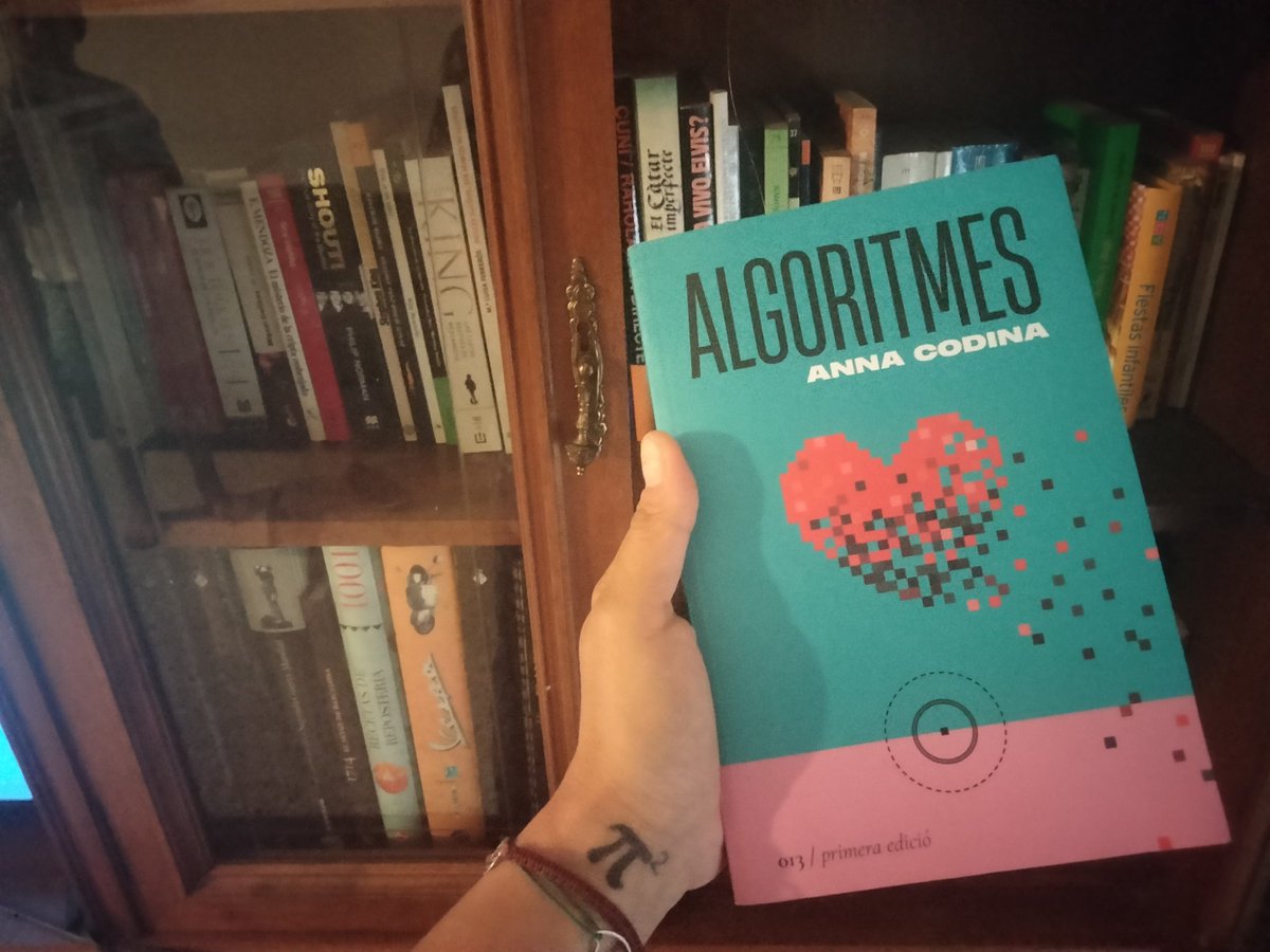LadyMerypous's tweet image. 📖 L'acabo de finiquitar i m'ha encantat, Anna! 
Final apoteòsic!
👏👏👏👏
@ultrasonica @SegonaPeriferia #Algoritmes #AlgoritmesAnnaCodina