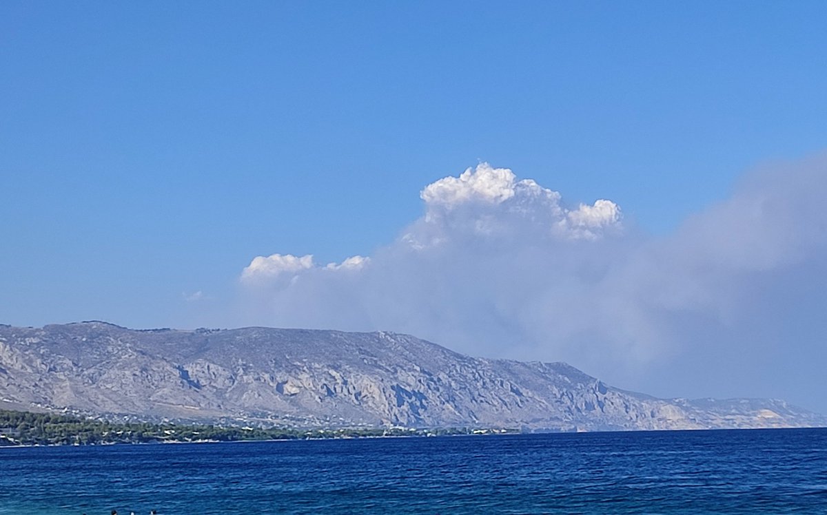 some_maps's tweet image. #Pyrocumulus of the big fire north west of Athens, seen from Agioi Theodoroi.