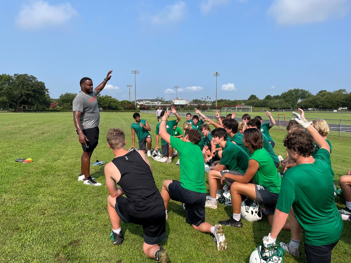 Thanks to Ravens OL John Simpson for coming to speak to the team this morning. He had a great message!