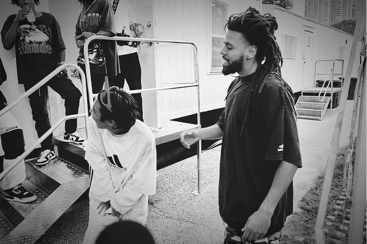 uarmyvibe's tweet photo. Esquire: You met j. cole at Lollaplooza for the first time, right?
hobi: Not really. it was in my dream. The person that I always wished to see and met in my dream was j.cole, but you're right. i met him for the first time in person at lollapalooza. It was like DESTINY! At + https://t.co/2evNpRTA6r