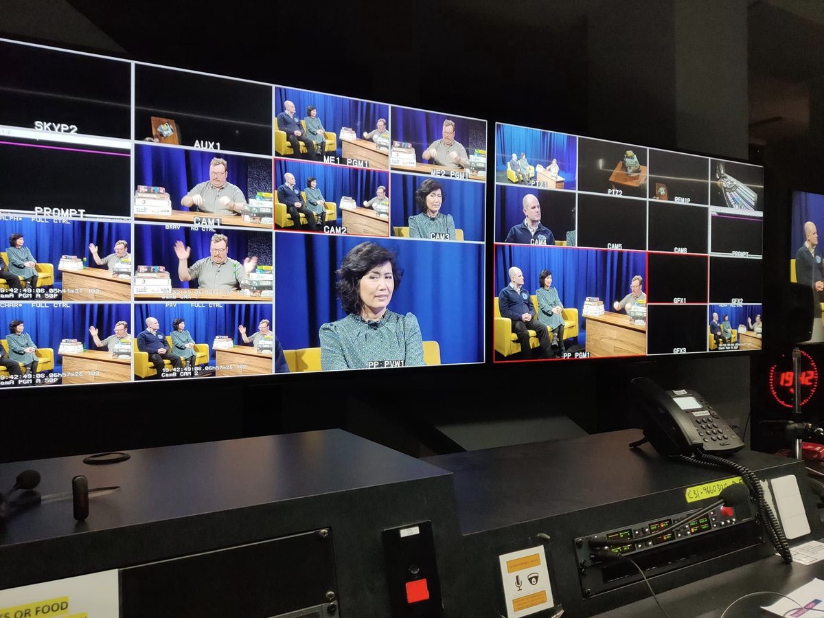 MeepleU's tweet photo. Mums, we're on TV😆🙏😍
Doing our bit for community TV channel in Australia.
Also, look at the games on the table #FloatingFloors #SteamUp @hotbananagame @GufStudios https://t.co/wVwwaEeZ8r