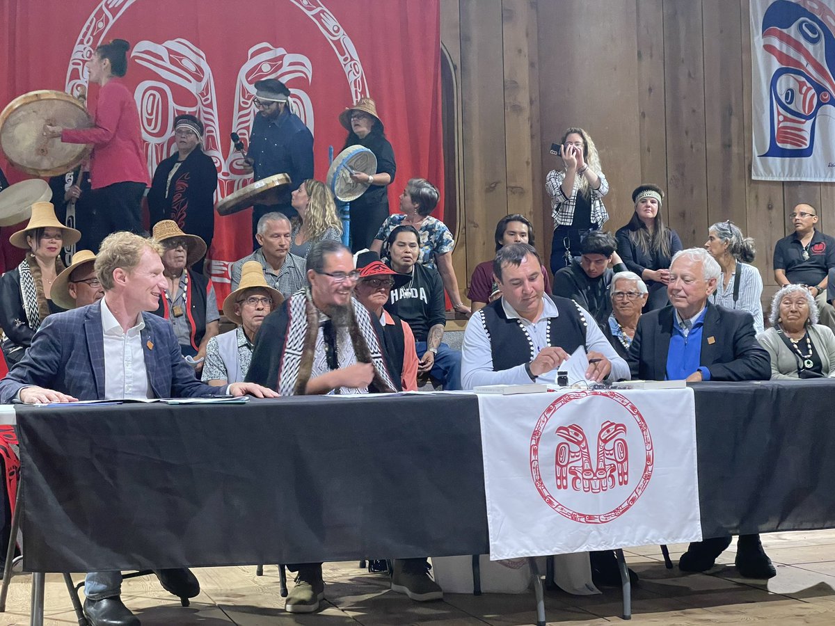 Haw'aa to the Council of the Haida Nation for hosting @MarcMillerVM and I for the signing of the Nang K̲’uula • Nang K̲'úulaas Recognition  Agreement!  @CHN_HaidaNation