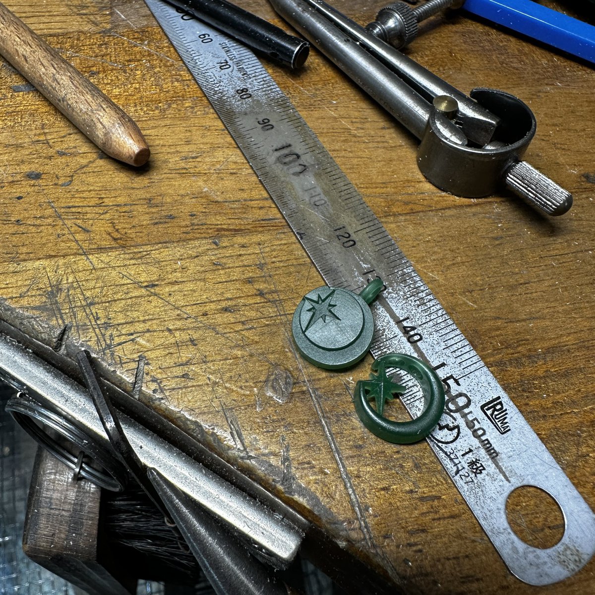 Misaboustudio's tweet photo. 今日の工房。
連休明けの初日だった昨日はどうも月曜な気分が続きずっと間違えたまま過ごして、今日が水曜日だけど、どうも火曜な気分でスタート。いつこの時差解消出来る？^^; https://t.co/kRBox3WWSM https://t.co/FLhcEaPLmJ