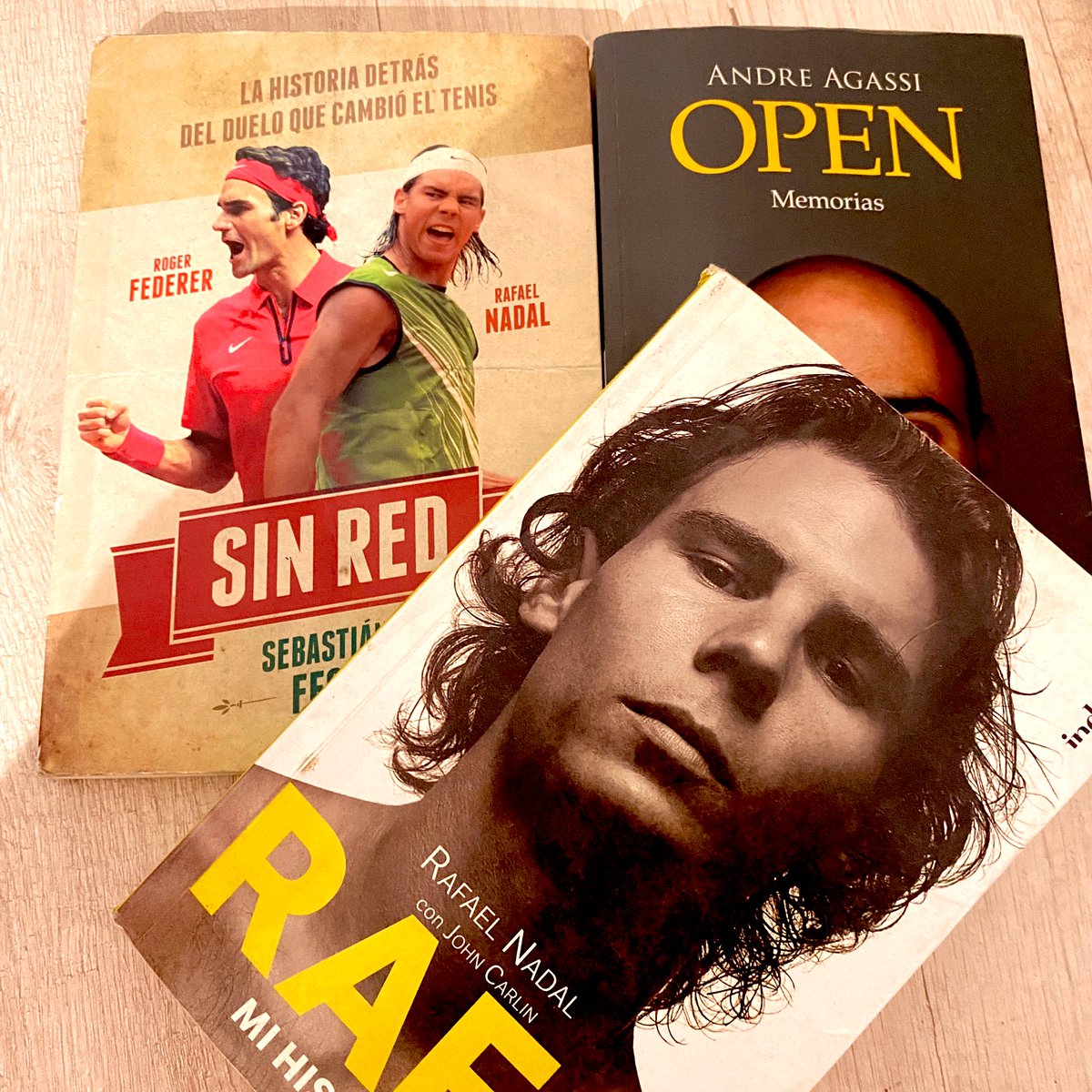 ¡Gran Sorteo para los amantes del tenis! 🎾 📚

Para participar por estos tres impresionantes libros solo debes: 

👉 Darle RT a este tweet 
👉 Seguir a <a href="/Tsobretenis/">Todo Sobre Tenis</a> 

¡Suerte a todos! 🙌