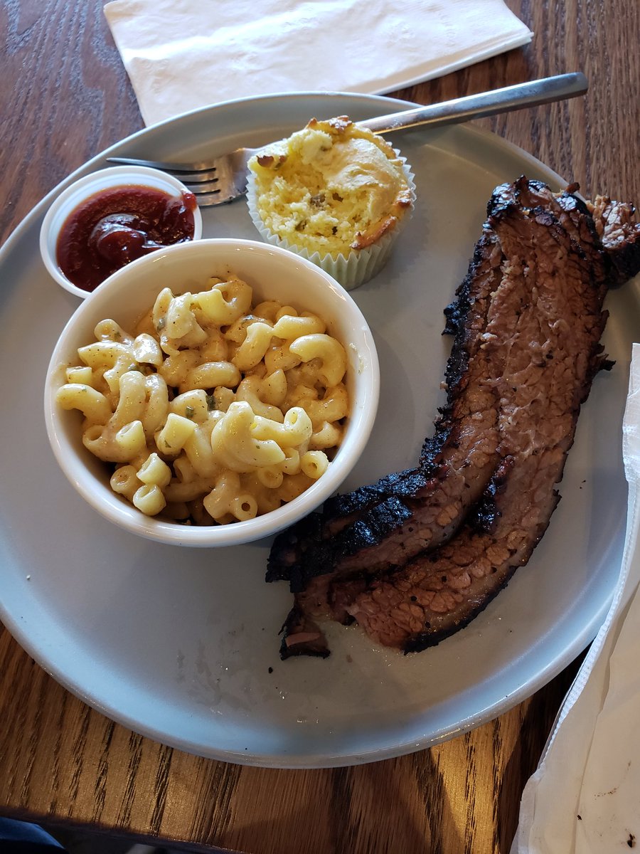 Haha, I'm horrible at taking pictures at con. I had a great time at #AWU2023 
Here are the only pictures I took lol.