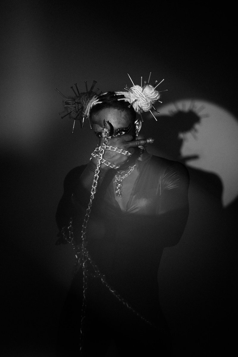 LEGENDOFKHX05's tweet photo. Stream my new self-produced single “On the Run” out now via @NEVERNORMALRECS 🖤💀🖤 https://t.co/HQmGcfZhb8
#OnTheRun #Hellraizerz #NewMusic #NeverNormalWorldwide
#NeverNormalSoundsystem #SupportBlackTransArtists #BlackTransLivesMatter https://t.co/96OFhi7LPC