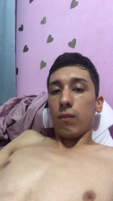 Solo y triste, cerrar&eacute; todas mis redes sociales, me siento muy solo y triste, necesito una puta, una