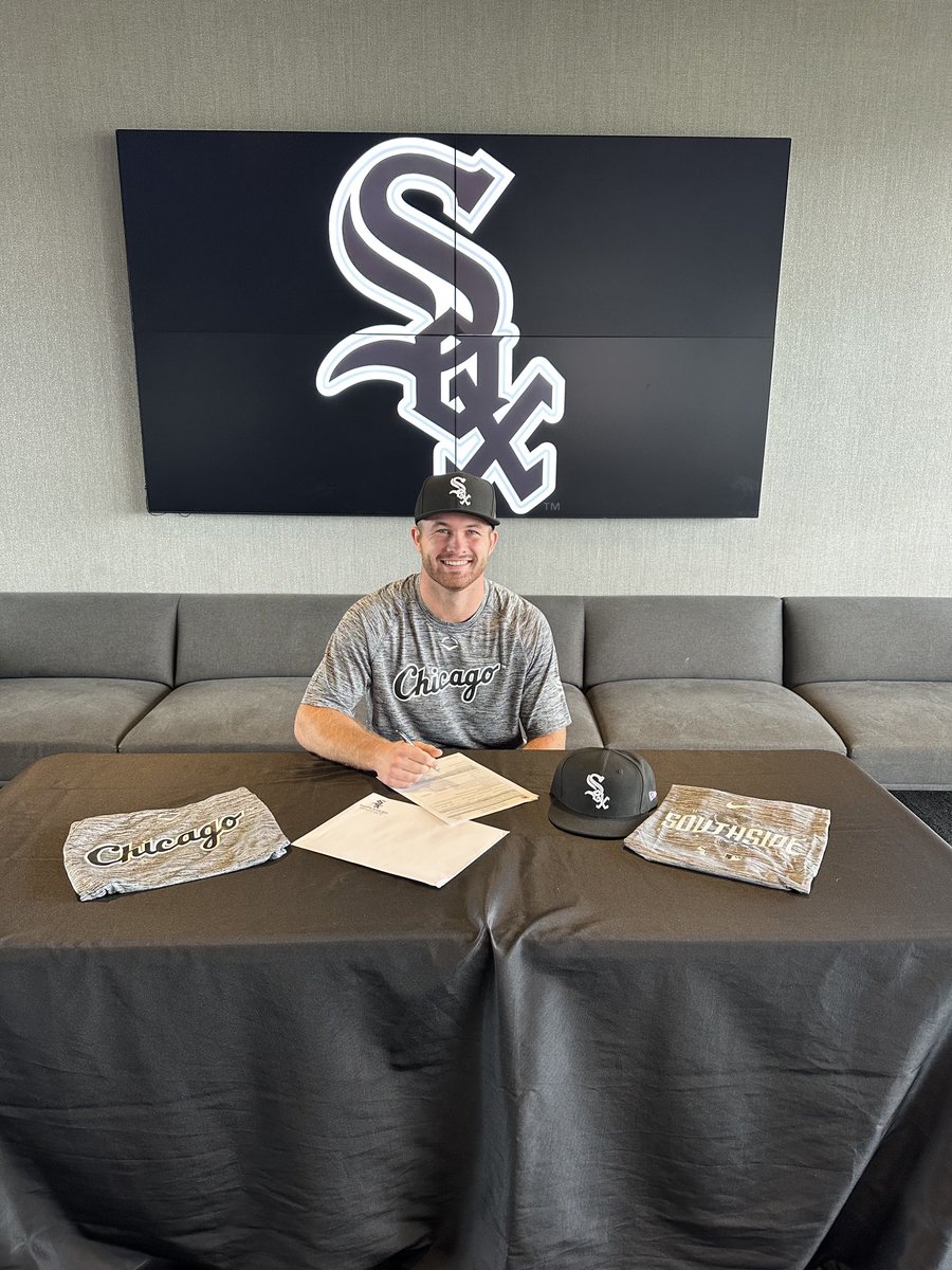 Calvin, Mom and I r so proud of you!! Enjoy every minute u earned it!! ⁦<a href="/whitesox/">Chicago White Sox</a>⁩ ⁦<a href="/juli_rae/">Juli Harris</a>⁩ ⁦<a href="/OleMissBSB/">Ole Miss Baseball</a>⁩ ⁦<a href="/WDHSbaseball/">WDHS Baseball</a>⁩