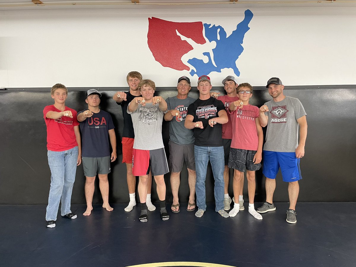 HHSWrestling4's tweet image. The boys got their 3 Peat State Championship rings a couple of weeks ago. Along with receiving their rings, they also gifted Coach Porsch a keepsake from the State Team.