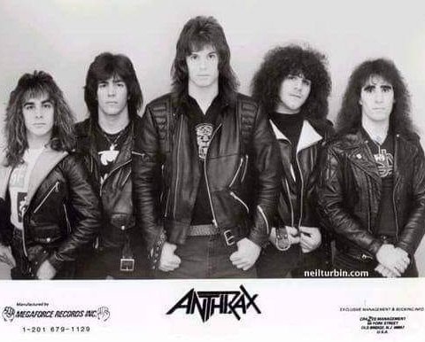 🔴📷18-07-1981 se forma en New York, 'Anthrax' ícono en la historia del thrash metal mundial. La formación inicial la integraban Scott Ian (guitarra), Neil Turbin voz, Greg D'Angelo (batería) y Danny Lilker  bajo. #Anthrax #NeilTurbin #Rock @Anthrax @deathriders