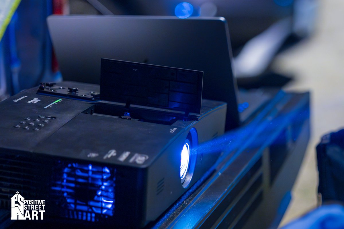 PoStreetArt's tweet image. The air was pretty sketchy last night...

Speaking of sketchy, A primed-wall deserves a good sketch, so that&apos;s what we did! 

Stay tuned for more...

#murals #nightsketch #sketchyart #latenightpaint #nightspray #urbanart #spraypaint #streetart #bigmurals 

📸 Chris Boncoddo