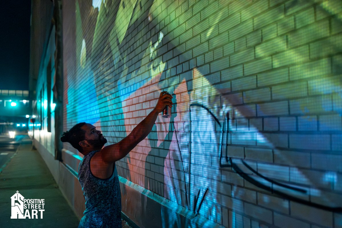 PoStreetArt's tweet image. The air was pretty sketchy last night...

Speaking of sketchy, A primed-wall deserves a good sketch, so that&apos;s what we did! 

Stay tuned for more...

#murals #nightsketch #sketchyart #latenightpaint #nightspray #urbanart #spraypaint #streetart #bigmurals 

📸 Chris Boncoddo