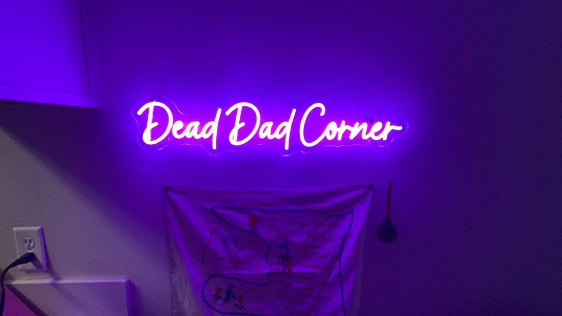 deshaychey's tweet photo. My best friend lost her dad almost a decade ago &amp; then her husband in 2021. She made this corner for the keepsakes &amp; urns. This is healing….. with a little sprinkle of trauma. https://t.co/Osfxuwt6hu