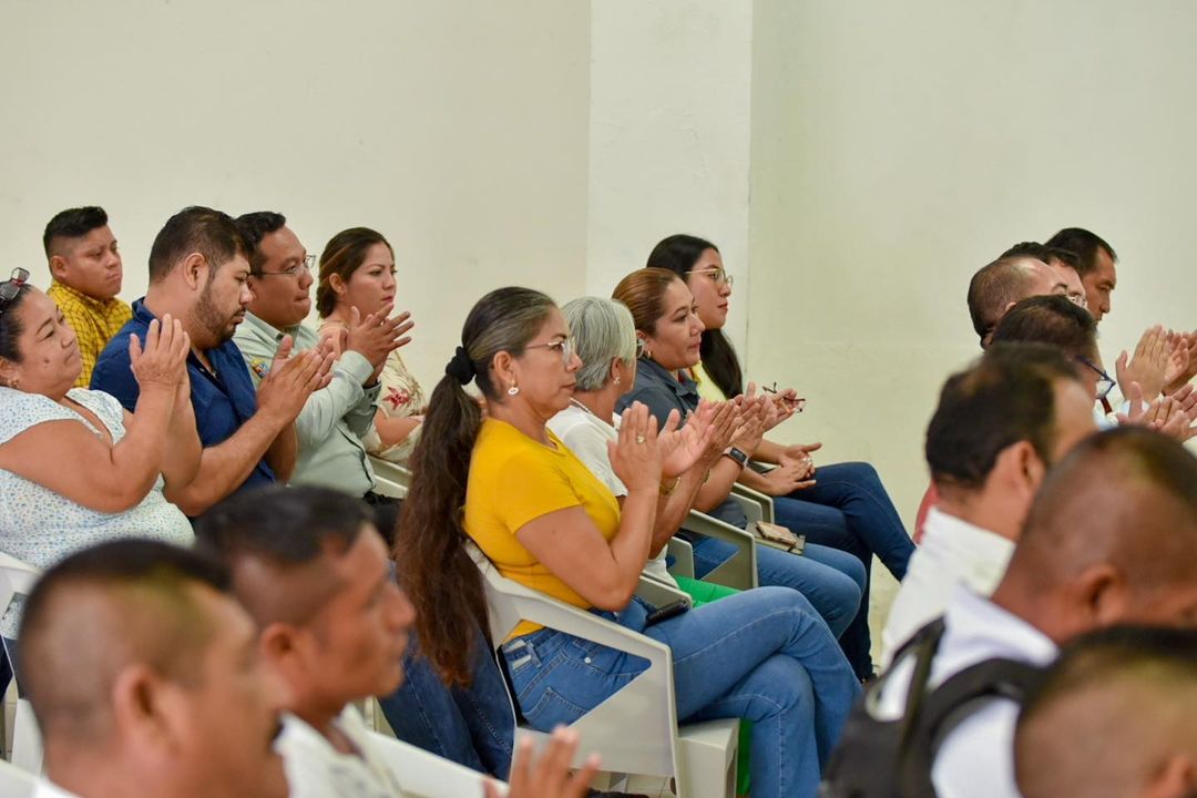 Agradezco a <a href="/ClaudethOficial/">Claudeth Sarricolea Castillejo</a>, Alcaldesa de Champotón, por sumar esfuerzos para seguir siendo uno de los Estados más seguros del país, al llevar a cabo la firma del Convenio de Colaboración para la Recepción de Denuncias y Seguimiento de la Investigación Policial.
<a href="/fgecam/">Fiscalía General del Estado de Campeche</a>