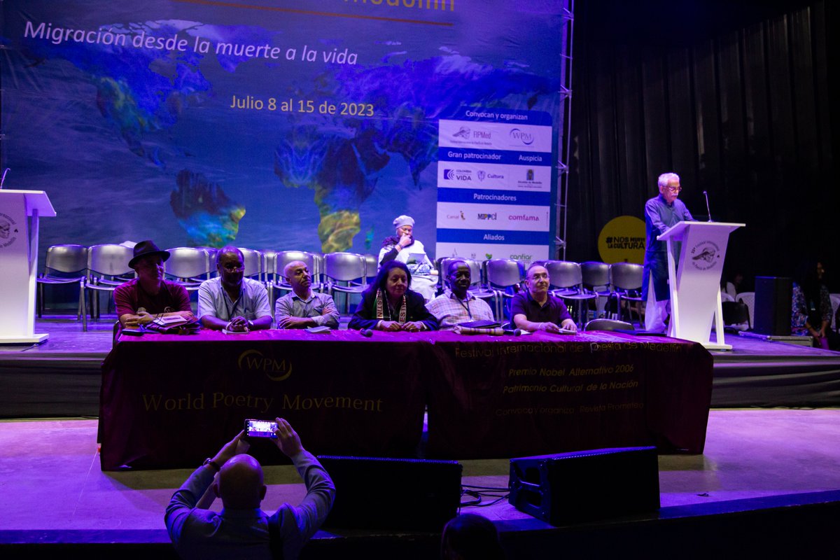 poesiamedellin's tweet photo. Compartimos algunas fotografías del evento de Clausura del #33FIPMed

📸 Andrés Peña https://t.co/iW8KP876yx