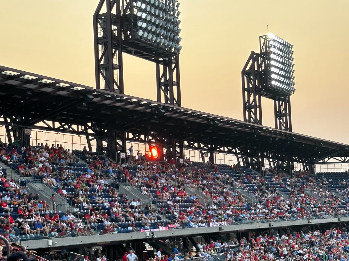 Beautiful night at the ballpark.  ‘Night, sun. (📷: <a href="/EmilyBarkann/">Riley Dawson</a>)