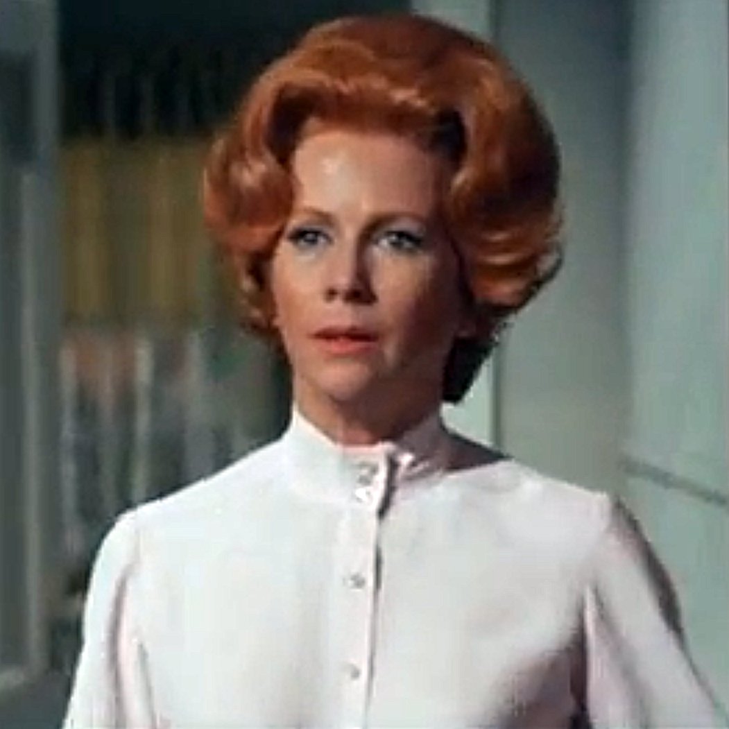 highcollars's tweet image. Julie Harris (The Split 1968) #highcollar #highneck #highneckblouse #highcollarblouse #blouse #60sblouse #buttonedup #3buttoncollar #60sfashion #whiteblouse #movie #1968 #thesplit #julieharris