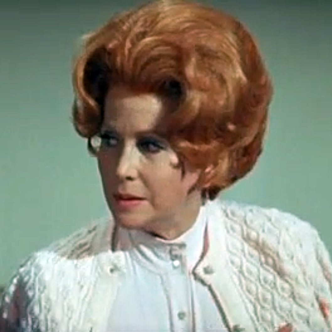 highcollars's tweet image. Julie Harris (The Split 1968) #highcollar #highneck #highneckblouse #highcollarblouse #blouse #60sblouse #buttonedup #3buttoncollar #60sfashion #whiteblouse #movie #1968 #thesplit #julieharris