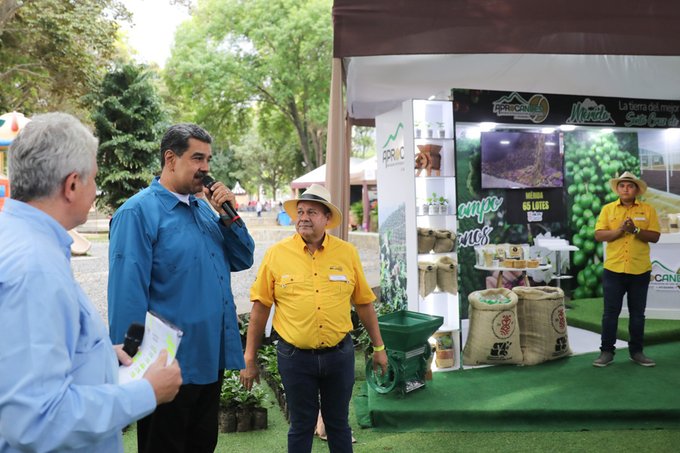 laradiodelsur's tweet photo. #19Jul Presidente @NicolasMaduro, clausuró el II Encuentro Internacional de Café de Especialidad Venezolano #Eicev 2023, donde se demostró la calidad del café venezolano, así como su potencialidad como rubro de exportación.
https://t.co/6QFZJLAc3O #CuadrantesPorLaVidaYLaPaz https://t.co/PWa7Gi5qLQ