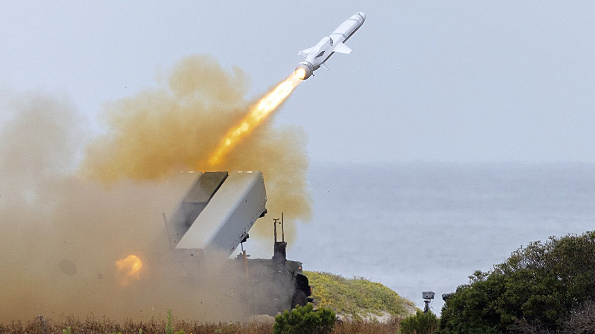Aviation_Intel's tweet image. Naval Strike Missile (NSM) on its way from a USMC NMESIS unmanned launcher. NSM is a highly versatile standoff weapon to be able to plop anywhere via a C-130 etc.