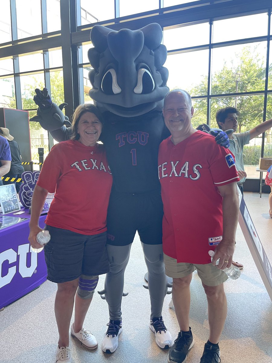 Terry_Green_TX's tweet photo. @TCU_Athletics @Rangers Go Rangers and GO FROGS!! https://t.co/0OBvLrp1Eg
