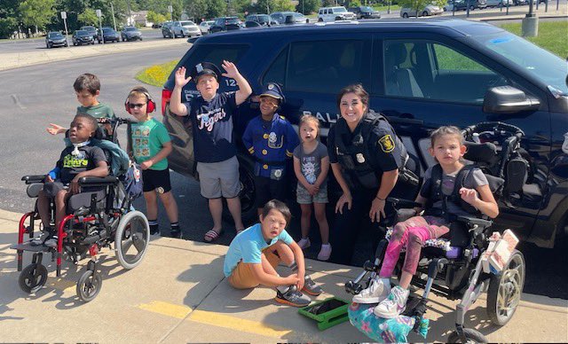 mellis42's tweet image. Our students enjoyed a visit from @SalinePolice this week and we appreciate their community partnership! #sascompass @SalineSchools