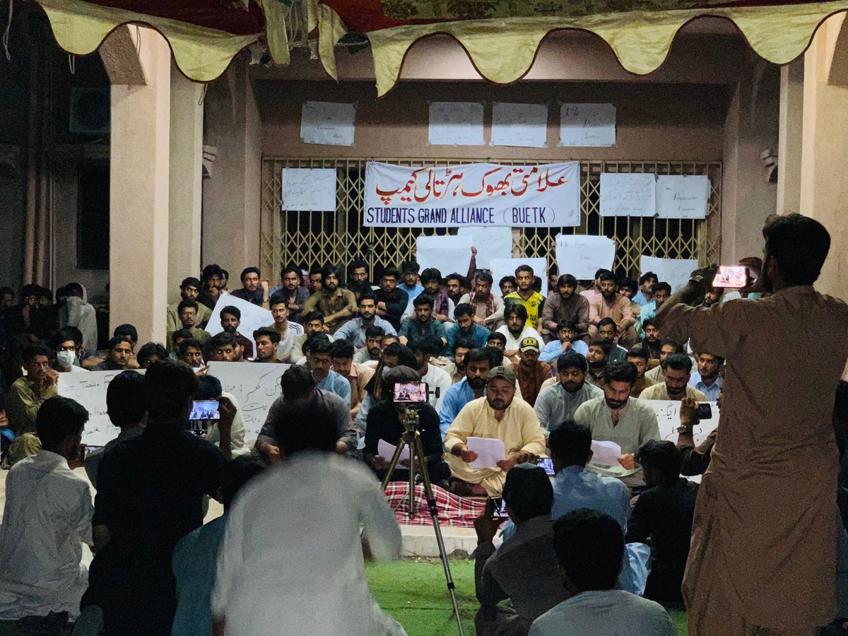 MeeranMeerul's tweet photo. بگند قاضی پسگاں گوں نارواۂیں کسہ آں۔۔
#JusticeForBUETKStudents 
#StopHarassingBUETKStudents https://t.co/Mm95DxPbgr