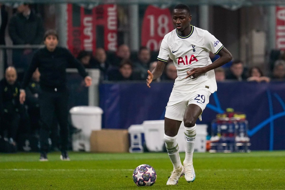 RegimentRennais's tweet photo. •#MercatoSRFC•

🚨 Concurrence Rennes, LOSC, OM pour le jeune milieu sénégalais de Tottenham Pape Matar Sarr.

Le club anglais étudie actuellement la possibilité de prêter son milieu qui n'a pas réussit à s'imposer sous la tunique des Spurs.

(@le10sport) https://t.co/R3WJdUXYQb