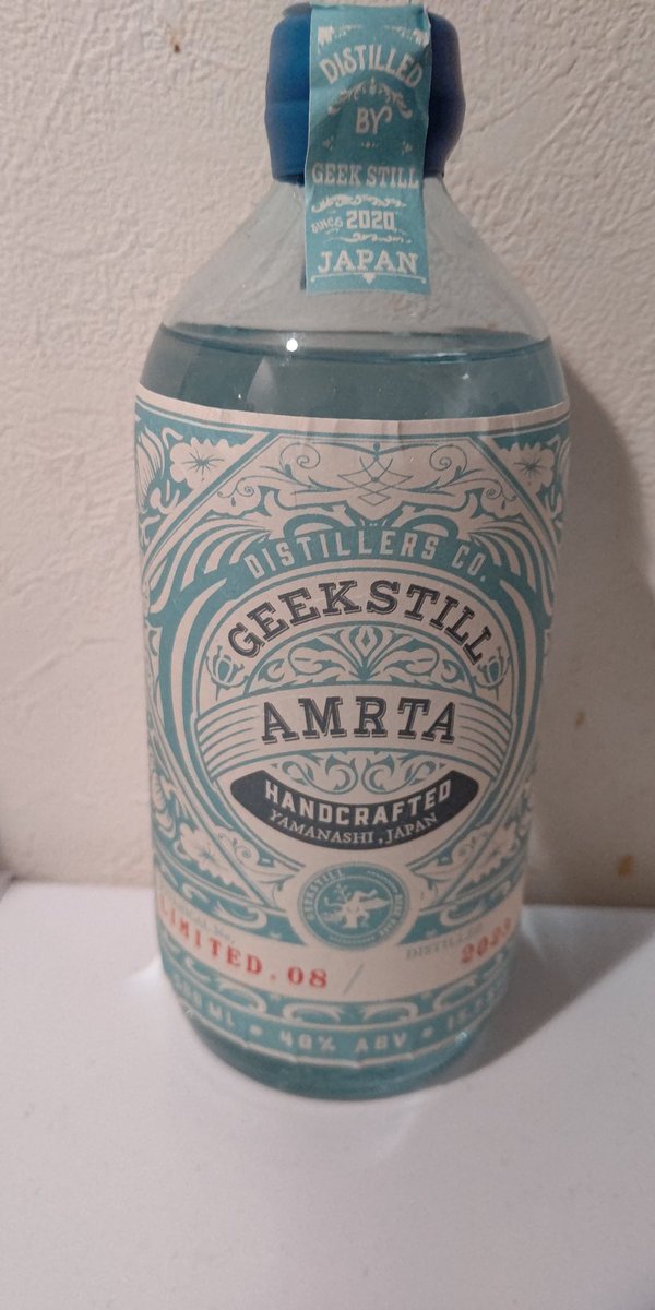 ieda57crazy's tweet image. 先日の甲府でのイベントの時、丹波山村に行った時にお世話になってる、甲州市のクラフトジンの蒸留所の岸川さんが、わざわざ甲府まで会いに来て下さった！
そして間もなく発売されるミントのジンを3本もプレゼントで置いていってくれたよ！
岸川さん本当にありがとうございました。
#GEEKSTILL