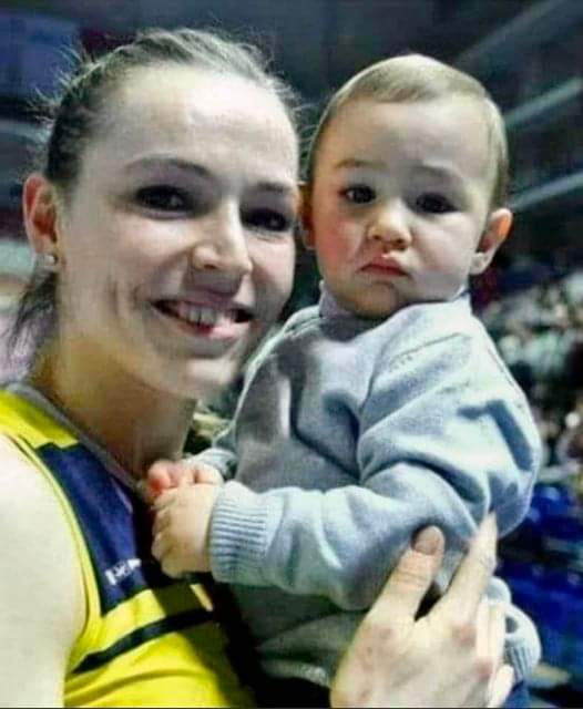 BUDUR…
“Çocuk da yaparım, ülkemi şampiyon da yaparım.”
EDA (Çağdaş bir Türk kadını,Milli voleybolcumuz)