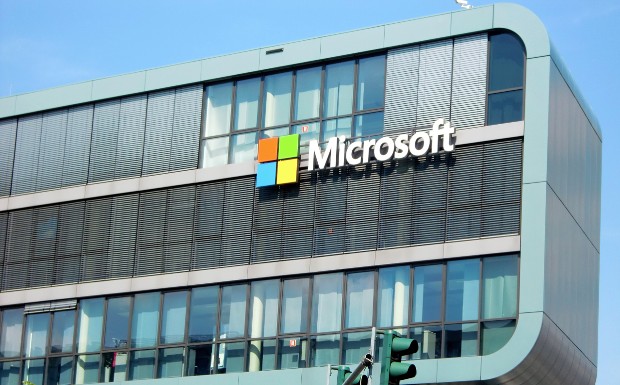 optocrypto's tweet photo. Microsoft share price is up about 5% on the stock market after announcing a subscription to artificial intelligence tools for Microsoft 365 users. The U.S. company will charge $30 per month to employ its artificial intelligence assistant, Microsoft 365

https://t.co/qcH0BJScjV https://t.co/VzekbxFtSa