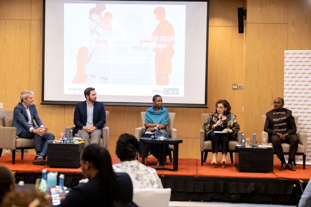 unwomenchief's tweet image. The #StateoftheWorldsFathers 2023 report shows that while fathers are doing more childcare, they still do markedly less than women. Let's change this.

Investing in care work is critical for sustainable development and #GenderEquality.
 
@equimundo_org @MenCareGlobal #WD2023