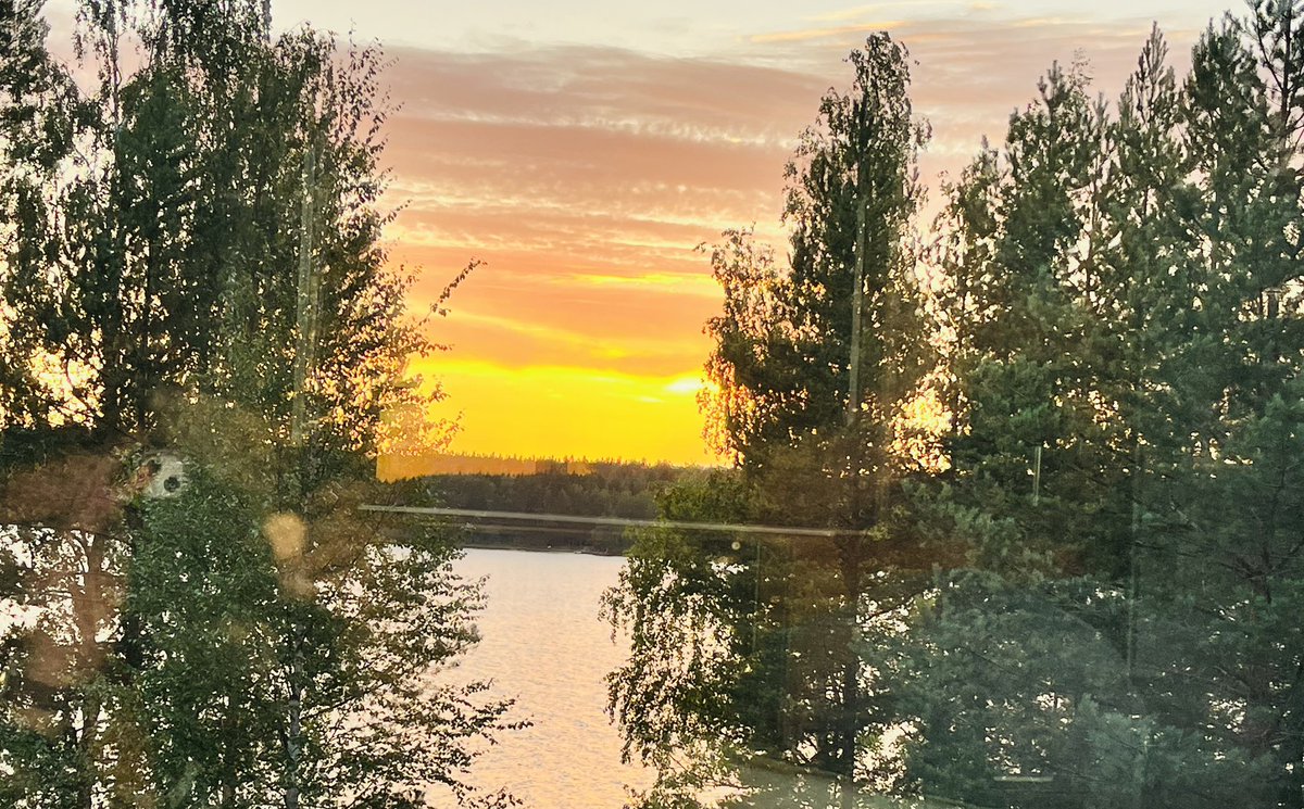 #luonto #liikunta = LOMA ja palautuminen, akkujen lataus tulevaan syksyyn. Matkassa polkupyörä, kanootti, patikointi kengät ja joogamatto läheisten lisäksi💚