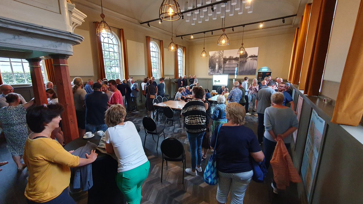 HansHaze1's tweet photo. Een grote opkomst bij de presentatie van het eerste dorpswoonplan #KAW vd @GemWkwartier in #DeWilp (na het reces volgen Boerakker, Aduard en Oldehove). Heeft u nog suggesties; ga dan naar de website vd gemeente - dorpsplannen en mail ons. Kritisch en betrokken dorp, mooi hoor! https://t.co/CuY74jkJs8