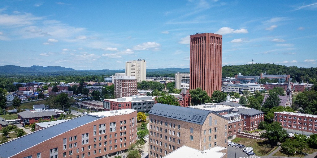 UMassAmherst's tweet image. Soar above the ordinary and #BeRevolutionary! 🌤️ 

#UMassAmherst