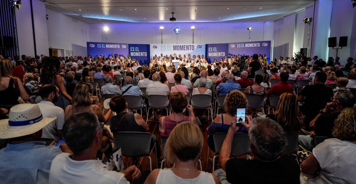 NunezFeijoo's tweet photo. 🗳 El #23J se vota bloqueo o Gobierno.
🗳 Sanchismo o cambio.
🗳 Peajes para formar Gobierno o un Gobierno de mayorías.

🔵 #VotaPP para poner fin al sanchismo y tener un Gobierno fuerte, que sólo se deba a los intereses de los españoles.

#SomosLaSolución https://t.co/eQdzGsiLZl